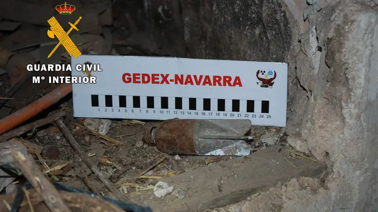 Uno de los artefactos encontrados en Navarra. GUARDIA CIVIL
