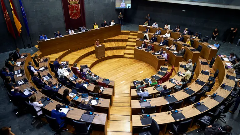 Pleno de investidura de la socialista María Chivite. MIGUEL OSÉS