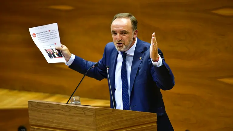 El presidente de UPN y líder de Navarra Suma, Javier Esparza, responde al discurso de investidura de la socialista María Chivite PABLO LASAOSA