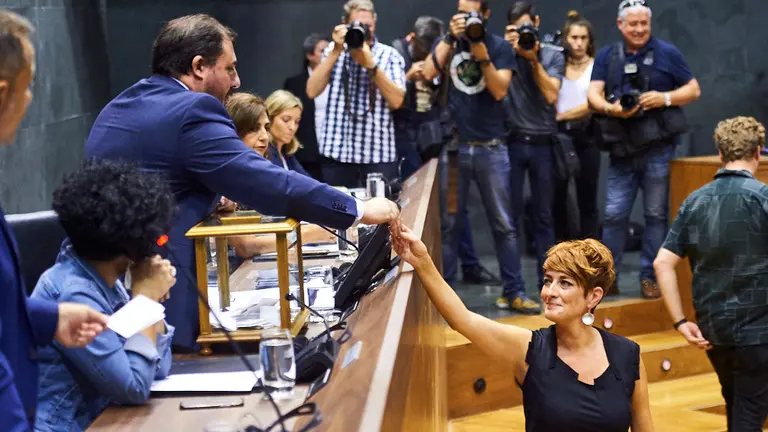 Sesión de investidura de la socialista María Chivite en el Parlamento de Navarra. MIGUEL OSÉS