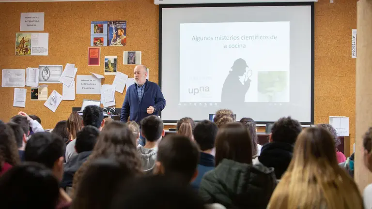 Profesores de la upna imparten charlas de divulgacion cientifica