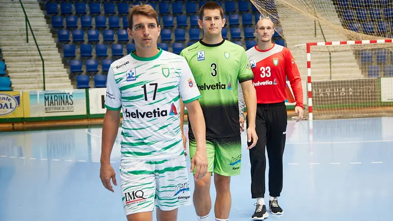 Presentación de las nuevas equipaciones de Helvetia Anaitasuna para la temporada 2019/20. IÑIGO ALZUGARAY