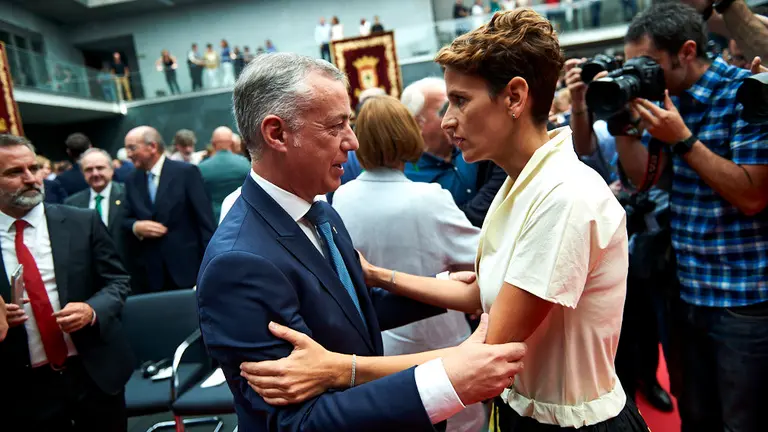 La socialista María Chivite toma posesión del cargo de presidenta del Gobierno de Navarra en un acto al que asisten las principales autoridades navarras, los ministros de Fomento y Agricultura, José Luis Ábalos y Luis Planas, y el lehendakari Íñigo Urkullu. Miguel Osés