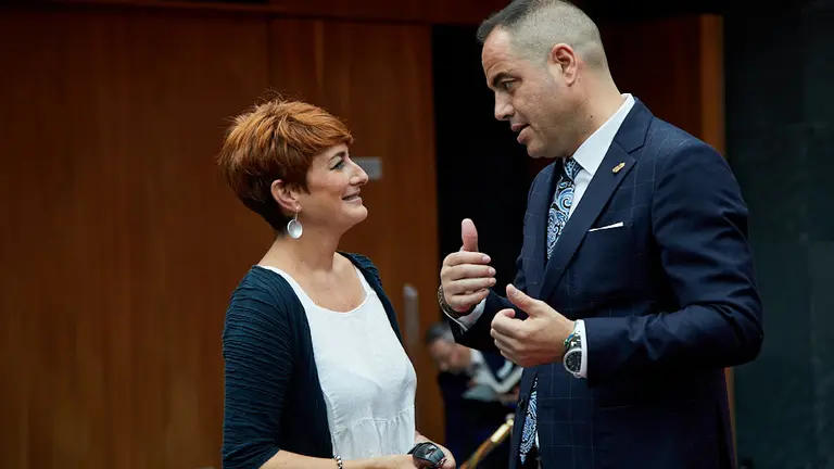La socialista María Chivite toma posesión del cargo de presidenta del Gobierno de Navarra en el Parlamento Foral. IÑIGO ALZUGARAY