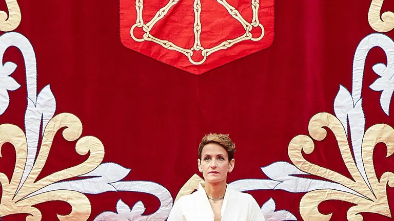 La socialista María Chivite toma posesión del cargo de presidenta del Gobierno de Navarra en el Parlamento Foral. IÑIGO ALZUGARAY