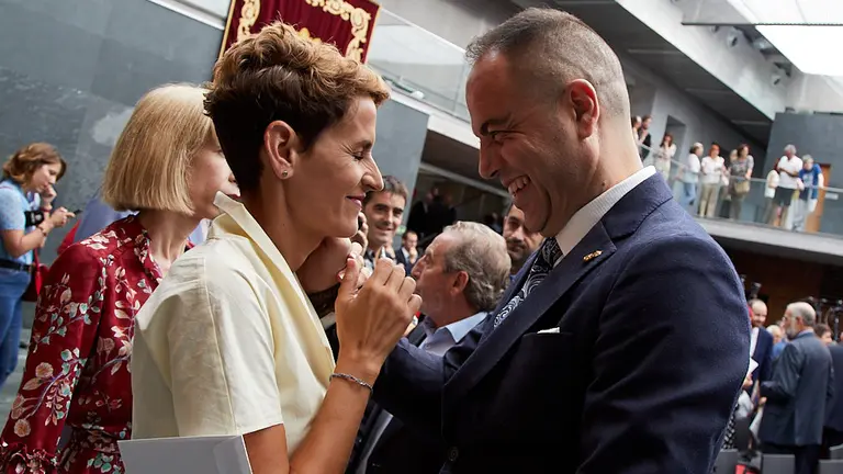 La socialista María Chivite toma posesión del cargo de presidenta del Gobierno de Navarra en el Parlamento Foral. IÑIGO ALZUGARAY
