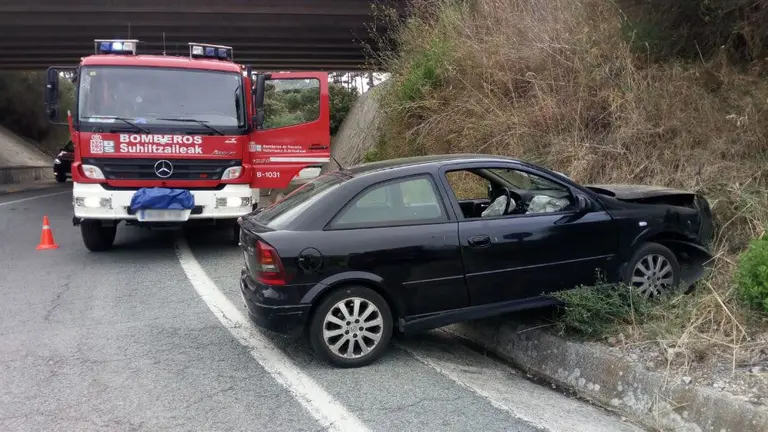 Accidente en la N121, en Muruarte de Reta, donde un hombre ha resultado herido BOMBEROS