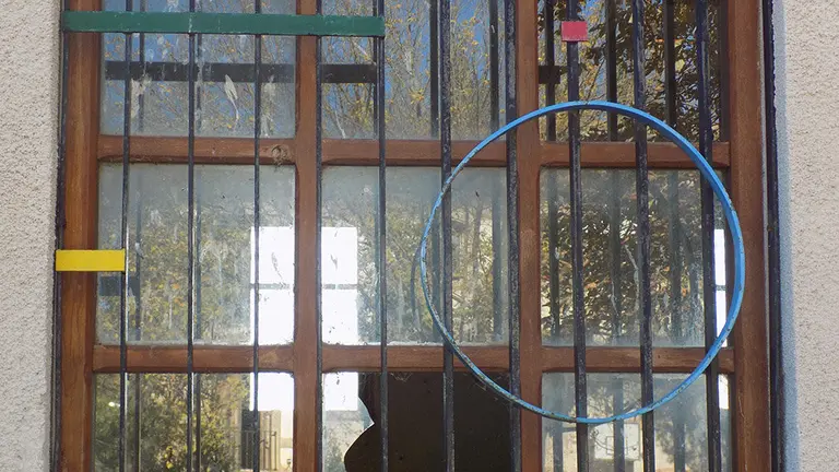 Imagen de la ventana de un centro del instituto ETI. CEDIDA