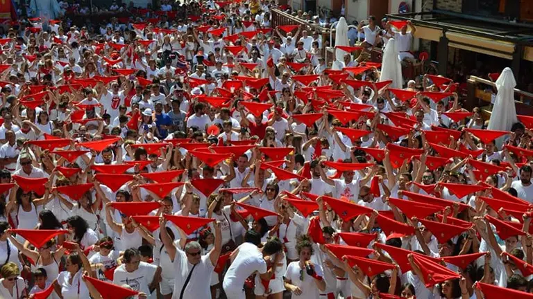 Imagen del cohete anunciador de las fiestas de la localidad ribera de Fustiñana. CEDIDA