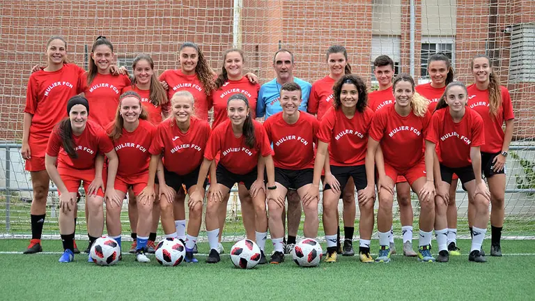 Equipo y jugadoras del Mulier, en el inicio de la pretemporada MULIER