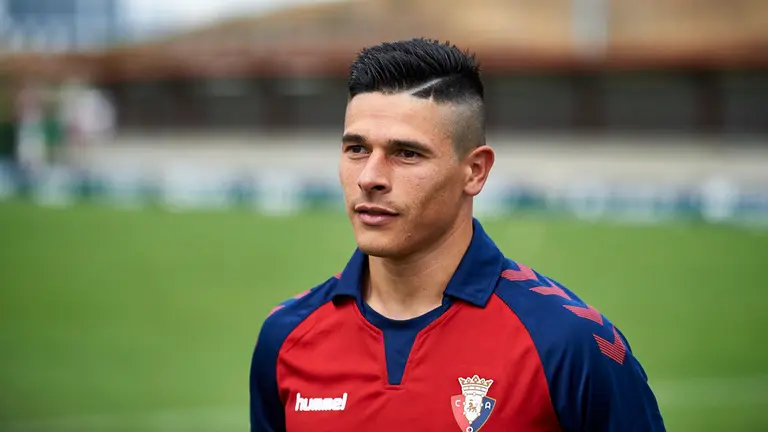 Presentación del nuevo jugador de Osasuna Facundo Roncaglia en las instalaciones de Tajonar. MIGUEL OSÉS