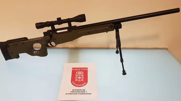 Imagen del arma de cuarta categoría incautada por la Policía Foral POLICÍA FORAL