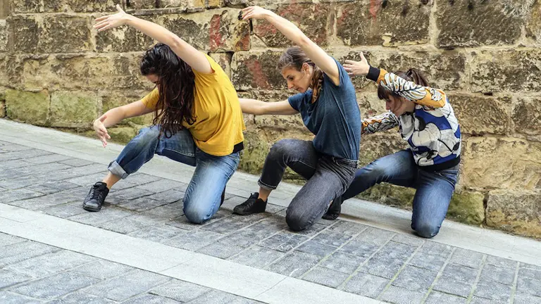 Imagen de las
bailarinas Zoé Dumont y Anna Konopska. CEDIDA