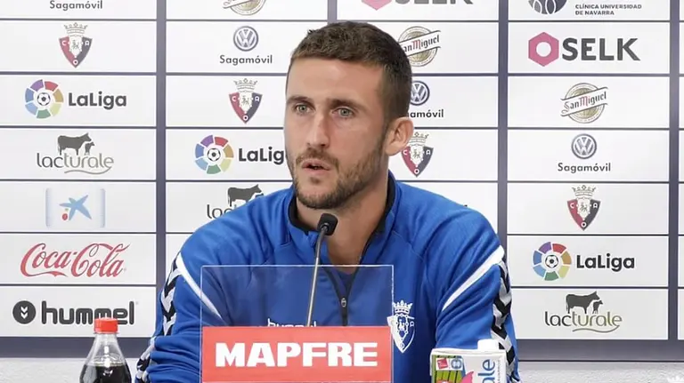 El jugador de Osasuna Oier Sanjurjo en rueda de prensa. Youtube.