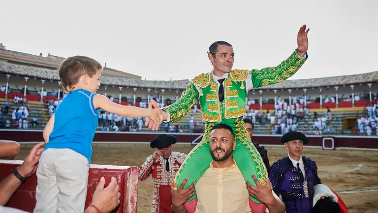Los toreros Sánchez Vara, Nunno Casquinha y Raúl Rivera lidian toros del Saltillo en fiestas de Tafalla 2019. PABLO LASAOSA 60