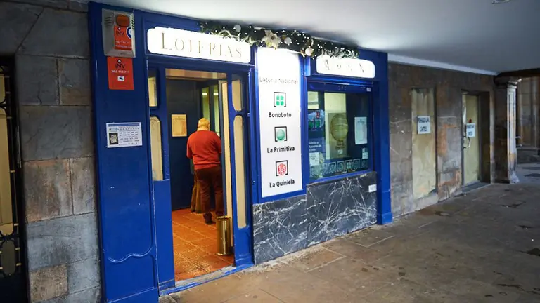 Administración de loterías de la plaza del Castillo de Pamplona MIGUEL OSÉS