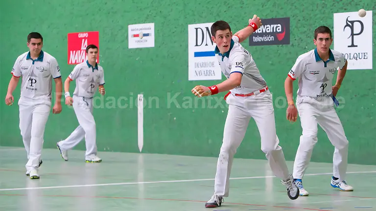 Partido de juveniles en el frontón municipal de Mendavia. Cedida.