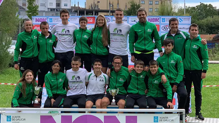 Deportistas del club Piragüismo Pamplona en Pontevedra. Cedida.