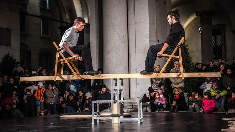 Festival Murallas Ciudadela con el espectáculo de Lapso Cirk