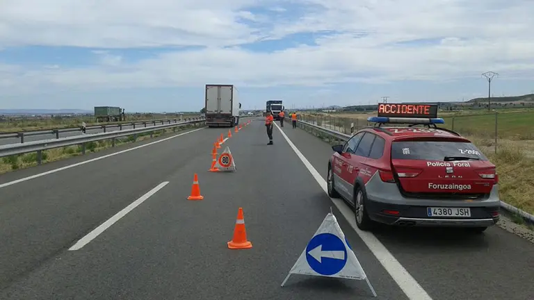 Accidente de un camión en la A-68 POLICÍA FORAL
