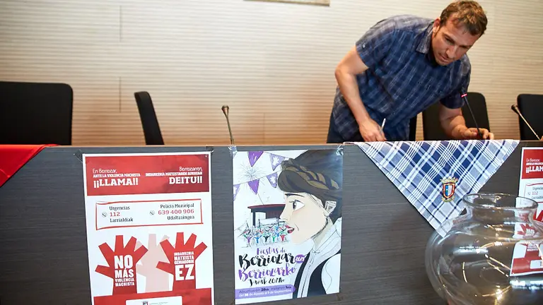 Presentación del programa de fiestas de Berriozar 2019 y anuncio de los encargados de lanzar el chupinazo de este año. IÑIGO ALZUGARAY