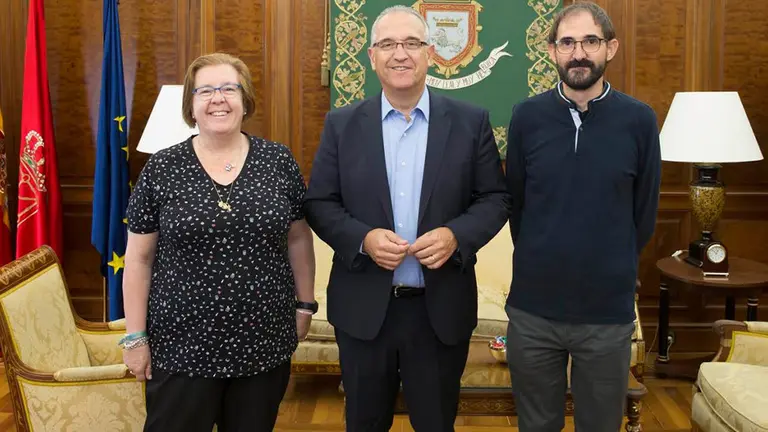 Enrique Maya recibe a los responsables de Cruz Roja en Navarra y Pamplona AYUNTAMIENTO DE PAMPLONA