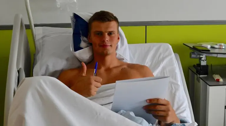 Sergey Hernández durante su ingreso hospitalario. @cbmlogrolarioja.