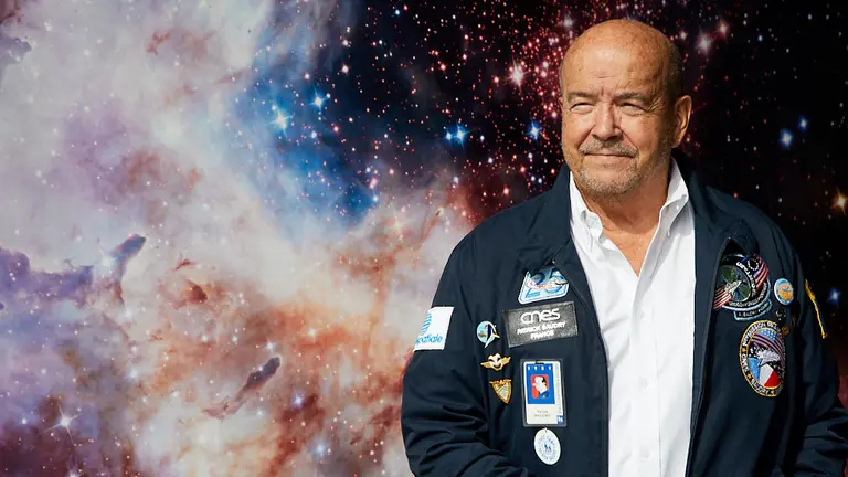 Visita del astronauta Patrick Baundry al Planetario de Pamplona y al arbusto de la UNESCO en el Jardín de la Galaxia del Parque Yamaguchi. IÑIGO ALZUGARAY