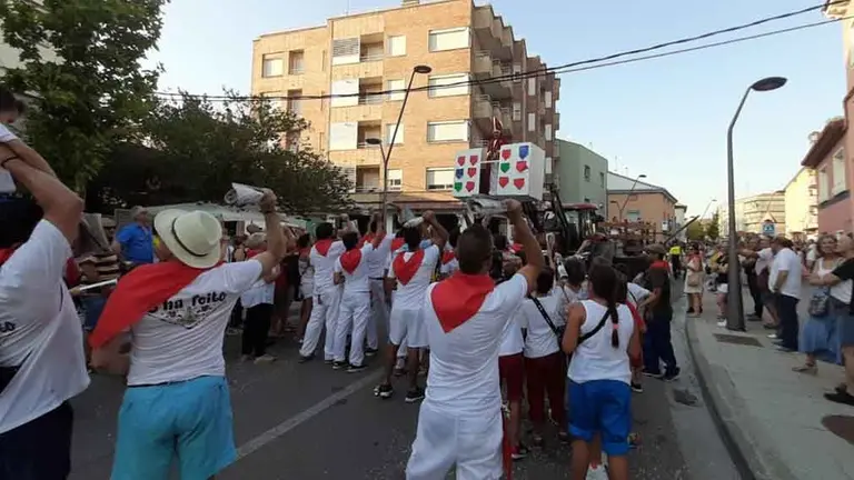Imagen de la simulación del encierro de San Fermín en Villanueva del Gallego. CEDIDA