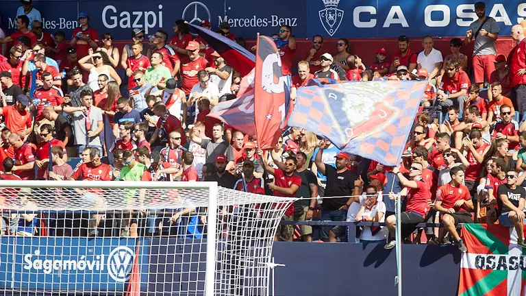 La grada de El Sadar durante el partido de La Liga Santander entre Osasuna y Eibar. IÑIGO ALZUGARAY