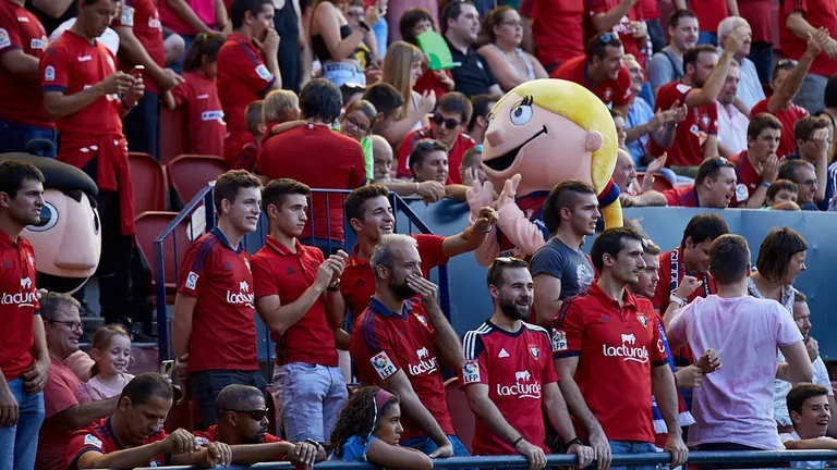La grada de El Sadar durante el partido de La Liga Santander entre Osasuna y Eibar. IÑIGO ALZUGARAY