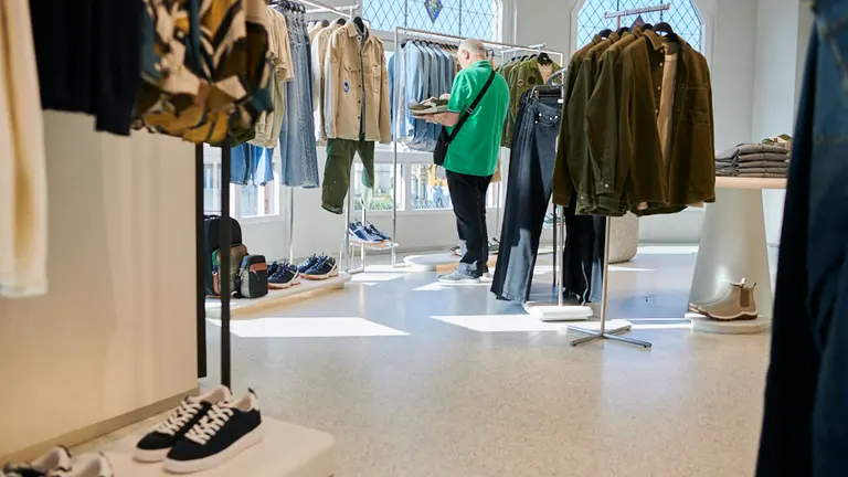 Zara inaugura una nueva tienda en Pamplona. PABLO LASAOSA 10