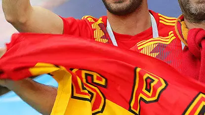 Kaliningrad (Russian Federation), 25/06/2018.- Supporters of Spain cheer prior to the FIFA World Cup 2018 group B preliminary round soccer match between Spain and Morocco in Kaliningrad, Russia, 25 June 2018. (RESTRICTIONS APPLY: Editorial Use Only, not used in association with any commercial entity - Images must not be used in any form of alert service or push service of any kind including via mobile alert services, downloads to mobile devices or MMS messaging - Images must appear as still images and must not emulate match action video footage - No alteration is made to, and no text or image is superimposed over, any published image which: (a) intentionally obscures or removes a sponsor identification image; or (b) adds or overlays the commercial identification of any third party which is not officially associated with the FIFA World Cup) (España, Mundial de Fútbol, Kaliningrado, Marruecos, Rusia) EFE/EPA/ARMANDO BABANI EDITORIAL USE ONLY