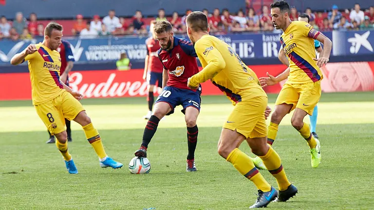 Partido de La Liga Santander entre CA Osasuna y FC Barcelona celebrado en el estadio de El Sadar. IÑIGO ALZUGARAY