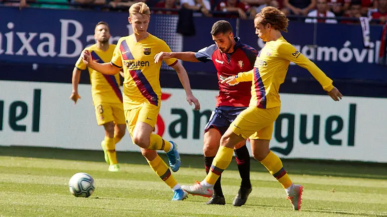 Partido de La Liga Santander entre CA Osasuna y FC Barcelona celebrado en el estadio de El Sadar. IÑIGO ALZUGARAY