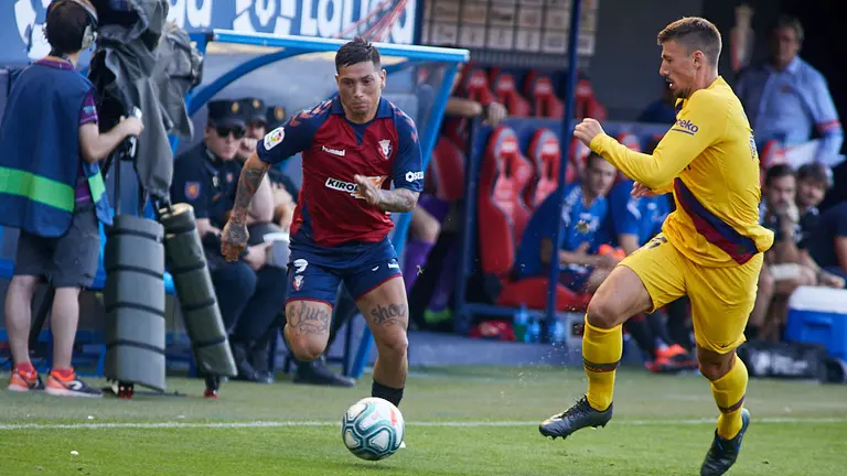 Partido de La Liga Santander entre CA Osasuna y FC Barcelona celebrado en el estadio de El Sadar. IÑIGO ALZUGARAY