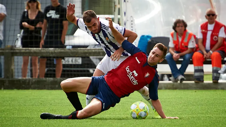Osasuna Promesas se enfrenta al Valladolid B en el primer partido de la temporada en casa. MIGUEL OSÉS