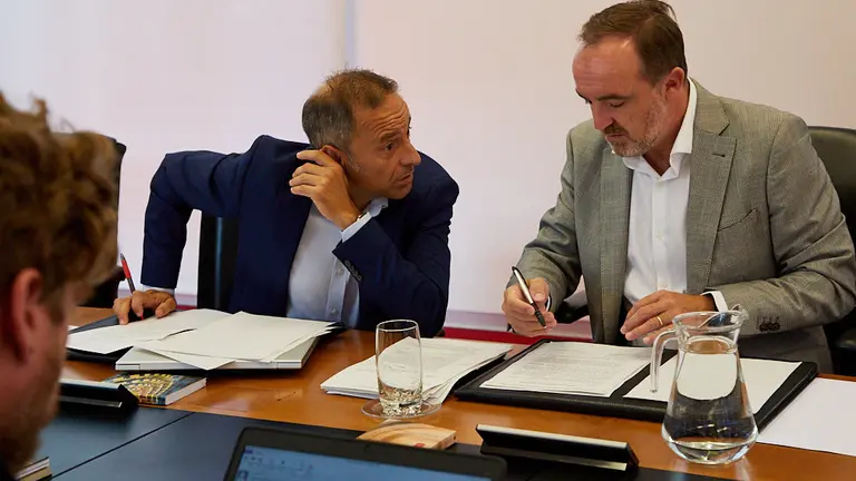Mesa y Junta de Portavoces del Parlamento de Navarra. IÑIGO ALZUGARAY