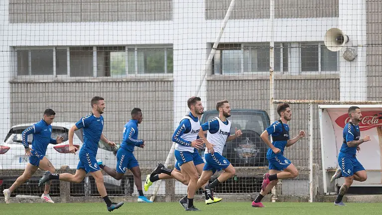 Los jugadores de Osasuna durante el entrenamiento de este martes en Tajonar OSASUNA