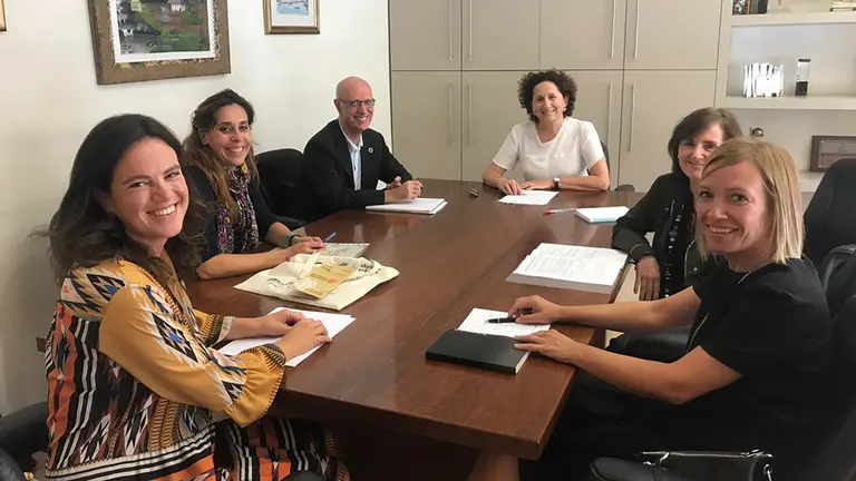 Imagen de la reunión entre  el CONGDN y Consejera de Derechos Sociales. CEDIDA