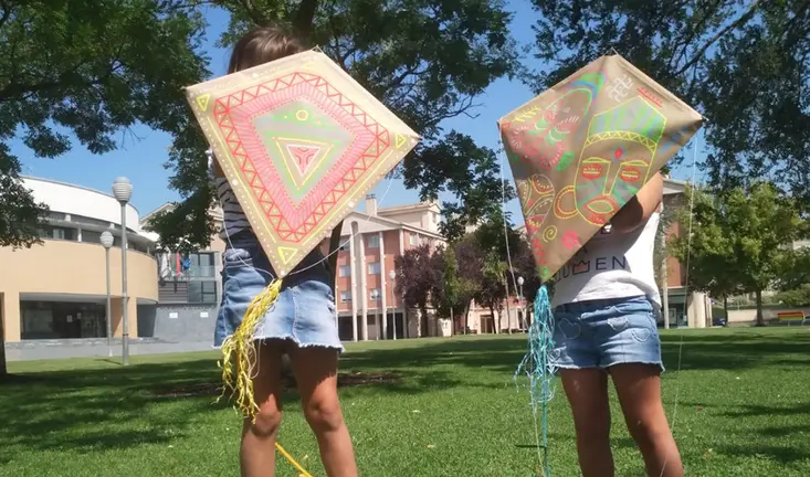 Imagen de la actividad de cometas. AYUNTAMIENTO DE PAMPLONA
