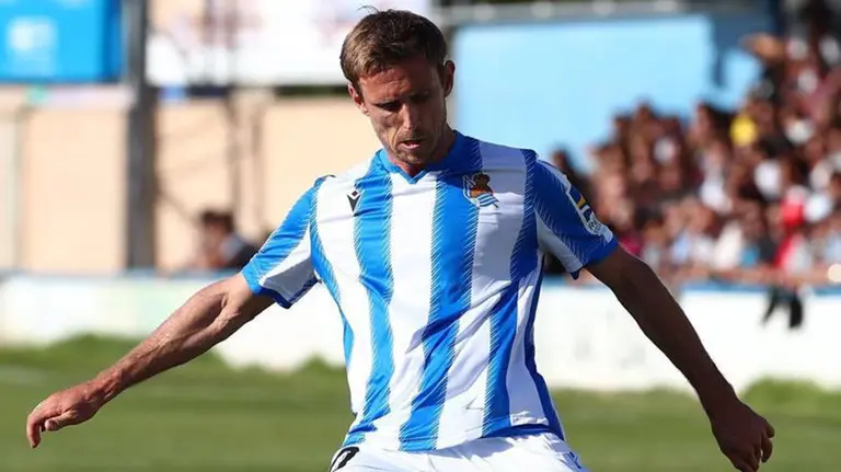El navarro Nacho Monreal ha debutado con la Real en Tafalla. @RealSociedad.