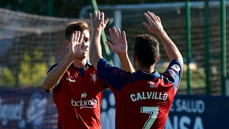 Partido entre Osasuna Promesas y Arenas Guetxo en Tajonar. MIGUEL OSÉS