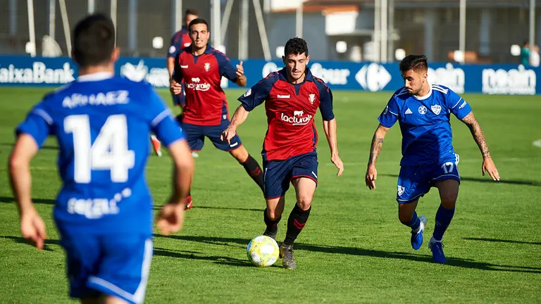 Partido entre Osasuna Promesas y Arenas Guetxo en Tajonar. MIGUEL OSÉS