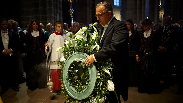 La corporación municipal sale por las calles de Pamplona durante el día del Privilegio de la Unión. MIGUEL OSÉS