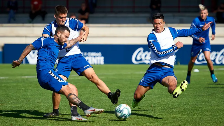 Entrenamiento de Osasuna en las instalaciones de Tajonar. MIGUEL OSÉS