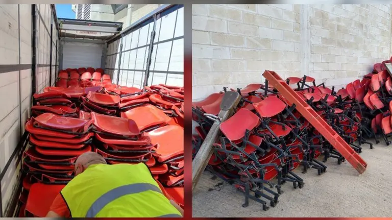 Butacas de la tribuna principal del estadio de El Sadar en un camión de transporte. @CD_Corellano.