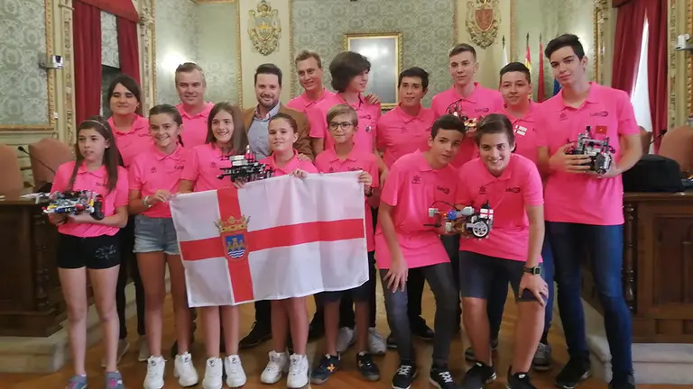 Imagen del equipo tudelano de robótica que competirá de forma internacional. CEDIDA