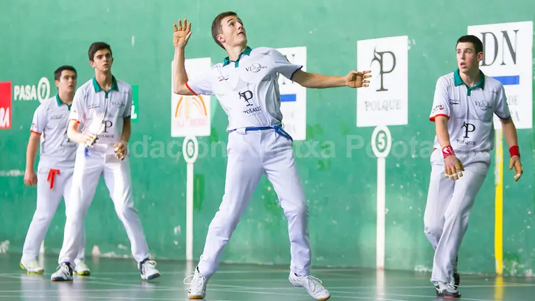 Partido de juveniles en el torneo Muebles Polque. Cedida.