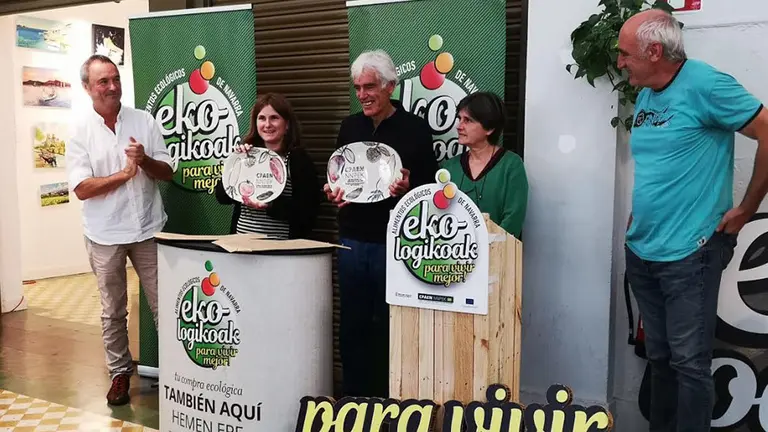 Tercera edición de los premios CPAEN. Franco Malucelli, productor ecológico desde 1996 y miembro del consejo del CPAEN desde entonces hasta mayo de este año, e INTIA han recibido los premios a Toda Una Vida dedicada a la Agricultura Ecológica y a la Entidad Colaboradora. CEDIDA